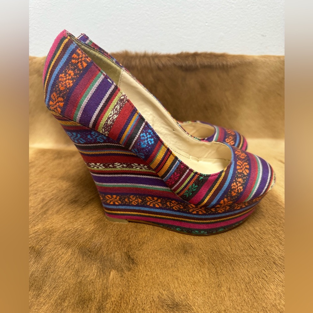 Breckelles Woman’s Wedge Heels Shoes Size 8 US Multicolor Boho Artsy Spring